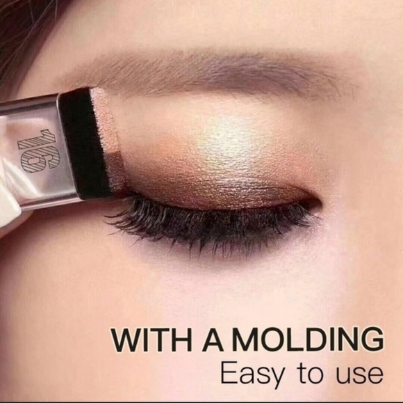 Other - Makeup easy to use eyeshadow
